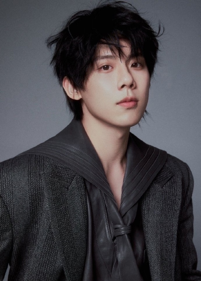 周奇、胡先煦你们俩让脸盲的人怎么活！？
两个人长得也太像了吧 不知道的还以为是孪