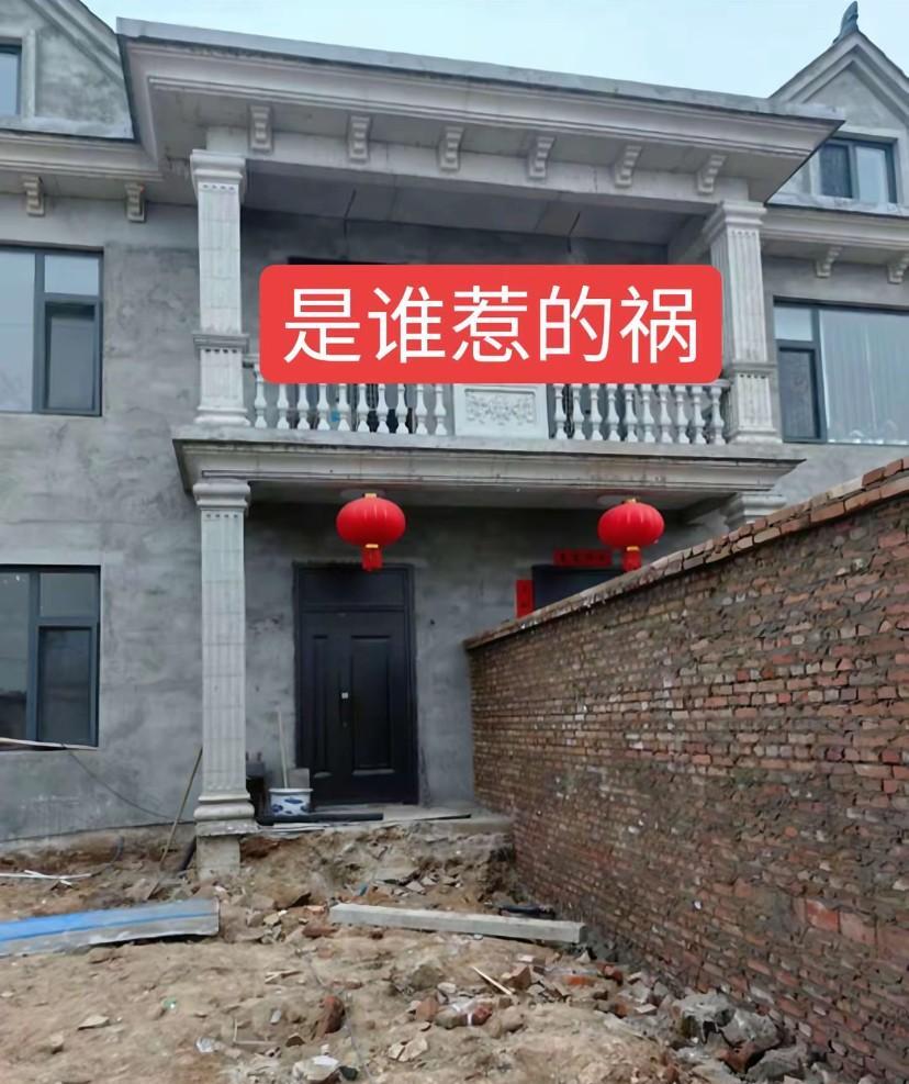 房子还没盖好，这堵“亲情墙”就拉上了，大家说老人的做法是对是错～
