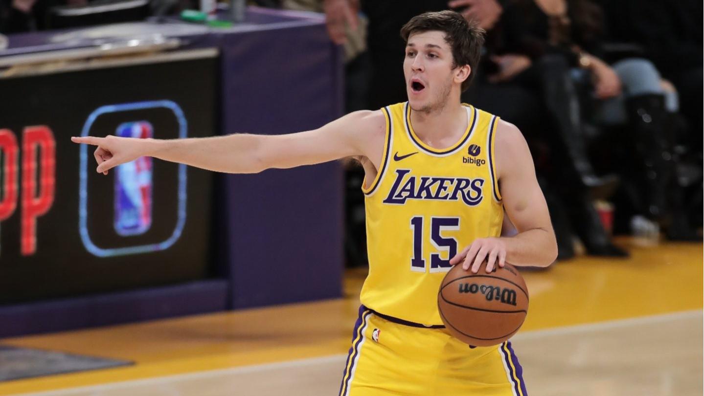 湖人121-111黄蜂，数据不会说谎：77号是赢球的第一功臣！