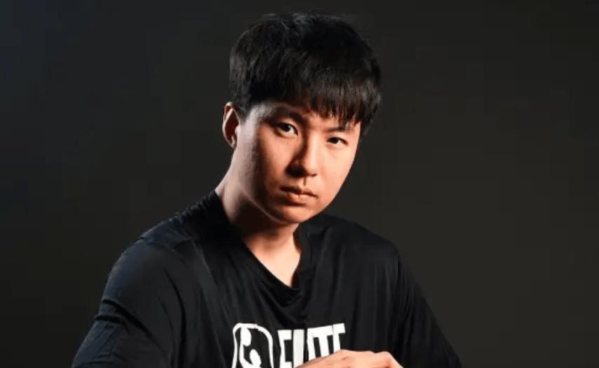 韩国球员李贤重，曾经跟崔永熙是队友，在对阵中国队的时候，他带领韩国队战胜了中国队