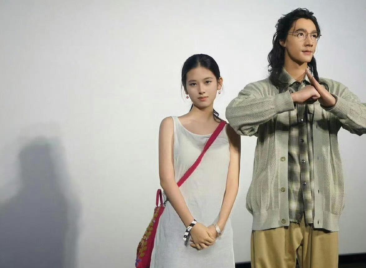 这个女生是谁啊 好漂亮，尤其是这双眼睛好像会说话的样子，很吸引人