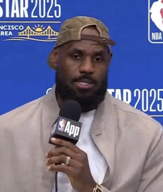 来看看NBA球星是怎么评价詹姆斯的
凯文杜兰特，在2018年ESPN采访中，说勒