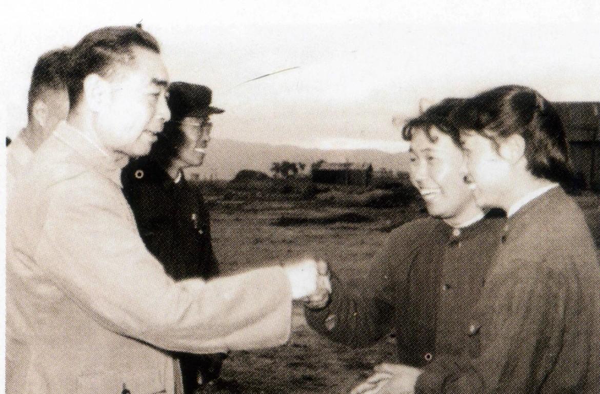 【周恩来总理的老照片】1962年6月22日，周恩来总理在吉林省延边朝鲜族自治州视