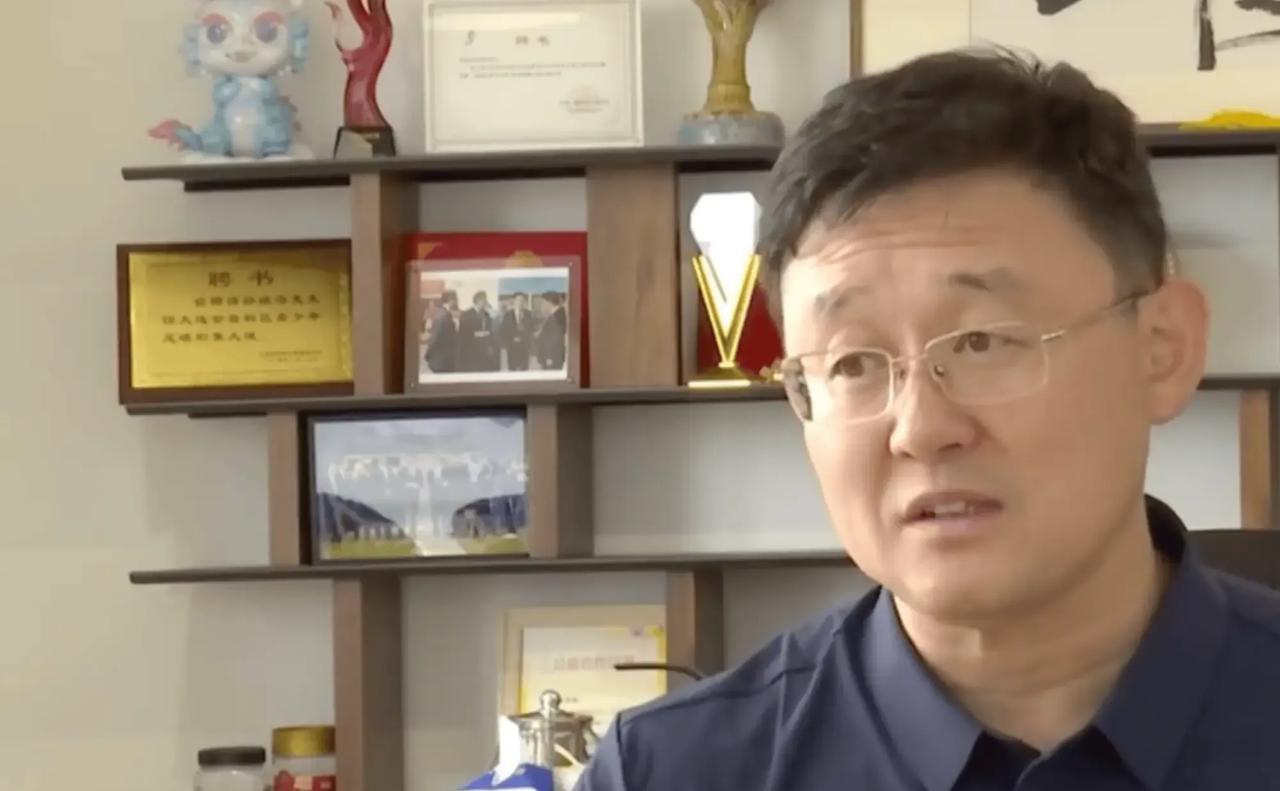 孙继海评价中国国足，孙继海应该算是中国足球历史上最伟大的运动员之一，现在他也在通