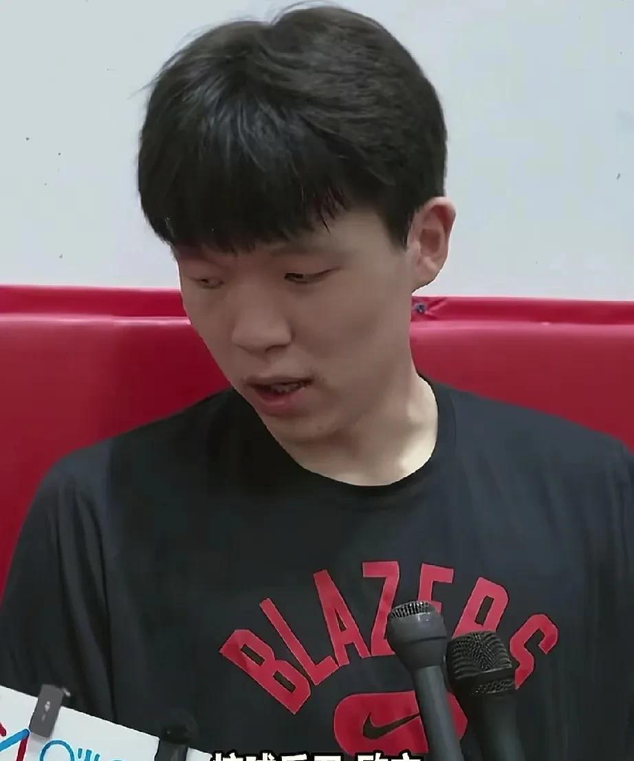 CCTV5直播！杨瀚森开拓者首秀今日开战！
根据最新赛程安排，今日即7月12日杨