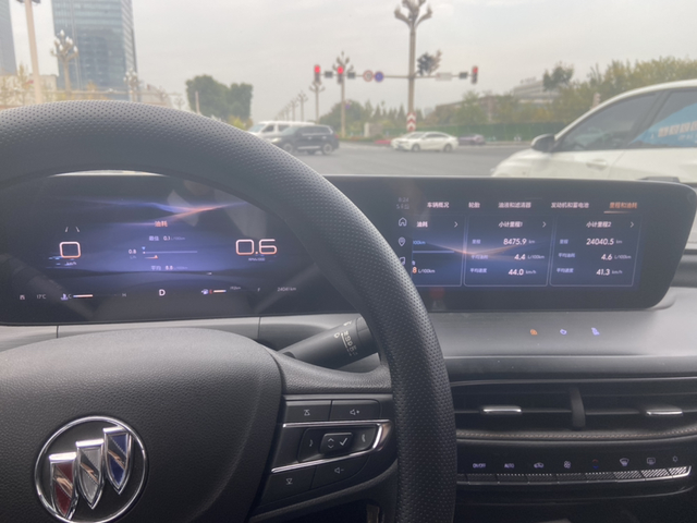 别克威朗内饰分享
八万多的车，184匹马力，还有个大连屏，这性价比拉满了