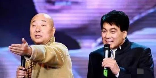 一位60后大哥攥着票红着眼说：