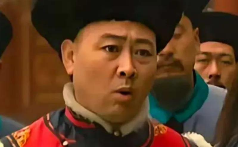 八王议政的时候，三个旗主轮番攻击，老九火上浇油，到了老十发挥了，雍正一句你给朕坐