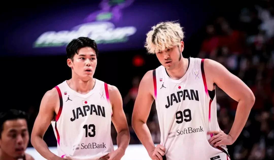 真没想到日本男篮这届亚洲杯状态低迷到如此的程度。小组第一名出线失败后，附加赛又被
