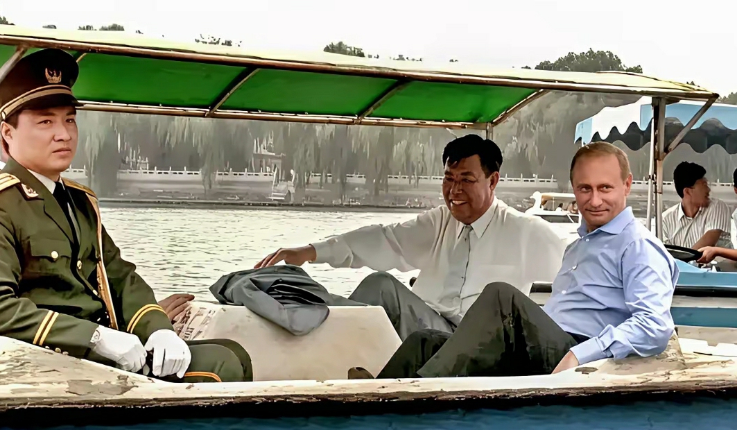 2000年，普京访华，在北海公园游览，合影留念！