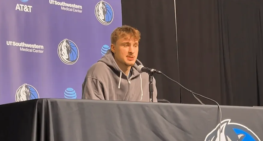 NBA季前赛，独行侠106-89轻松战胜雷霆。
独行侠球员库珀-弗拉格仅上半场出