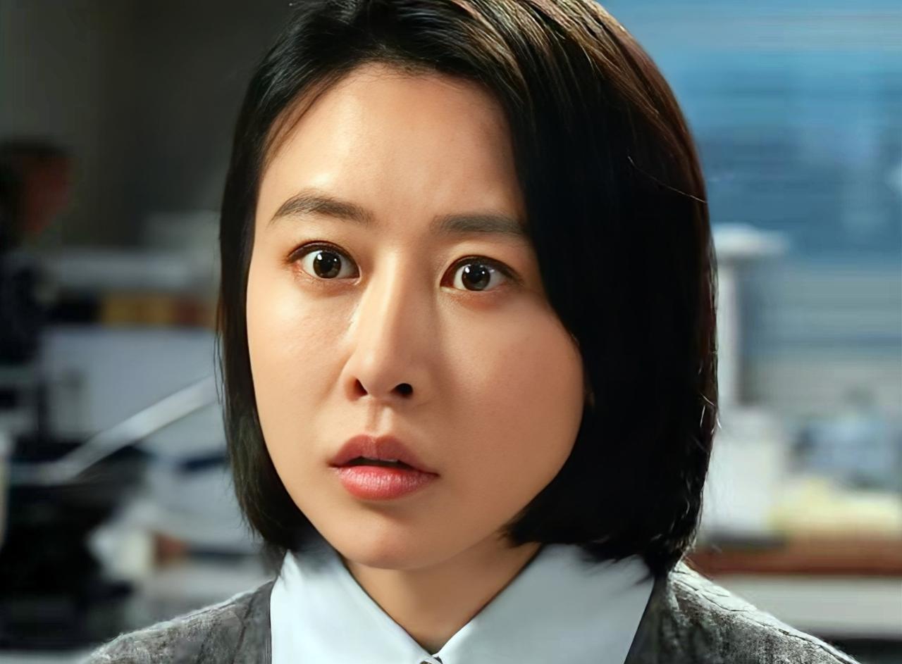 《以法之名》：柳韵至少干了四件蠢事！
1.柳韵是副处级的管委会副主任，乔振兴的妻