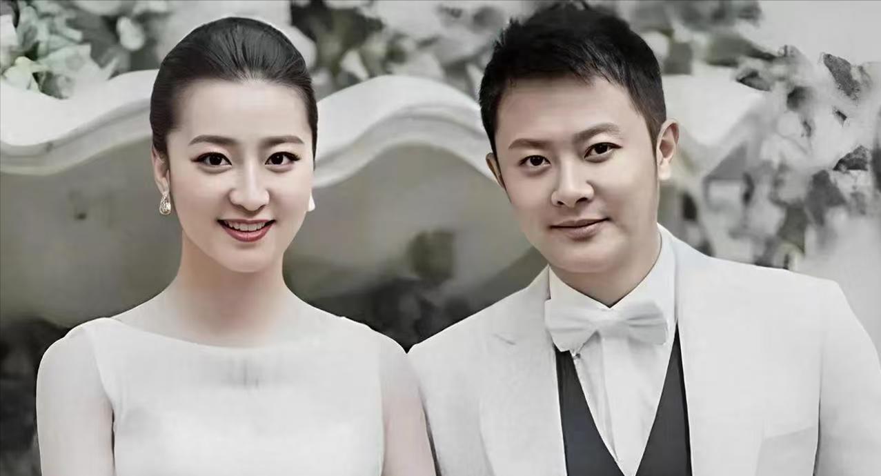 2014年，印小天向哈琳娜求婚成功，哈琳娜说：“我是硕士学历，家族企业，愿意拿1