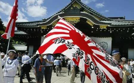 日本政客向侵略者致敬，凭什么要求受害国人民原谅？ 
8月15日，在日本战败，宣