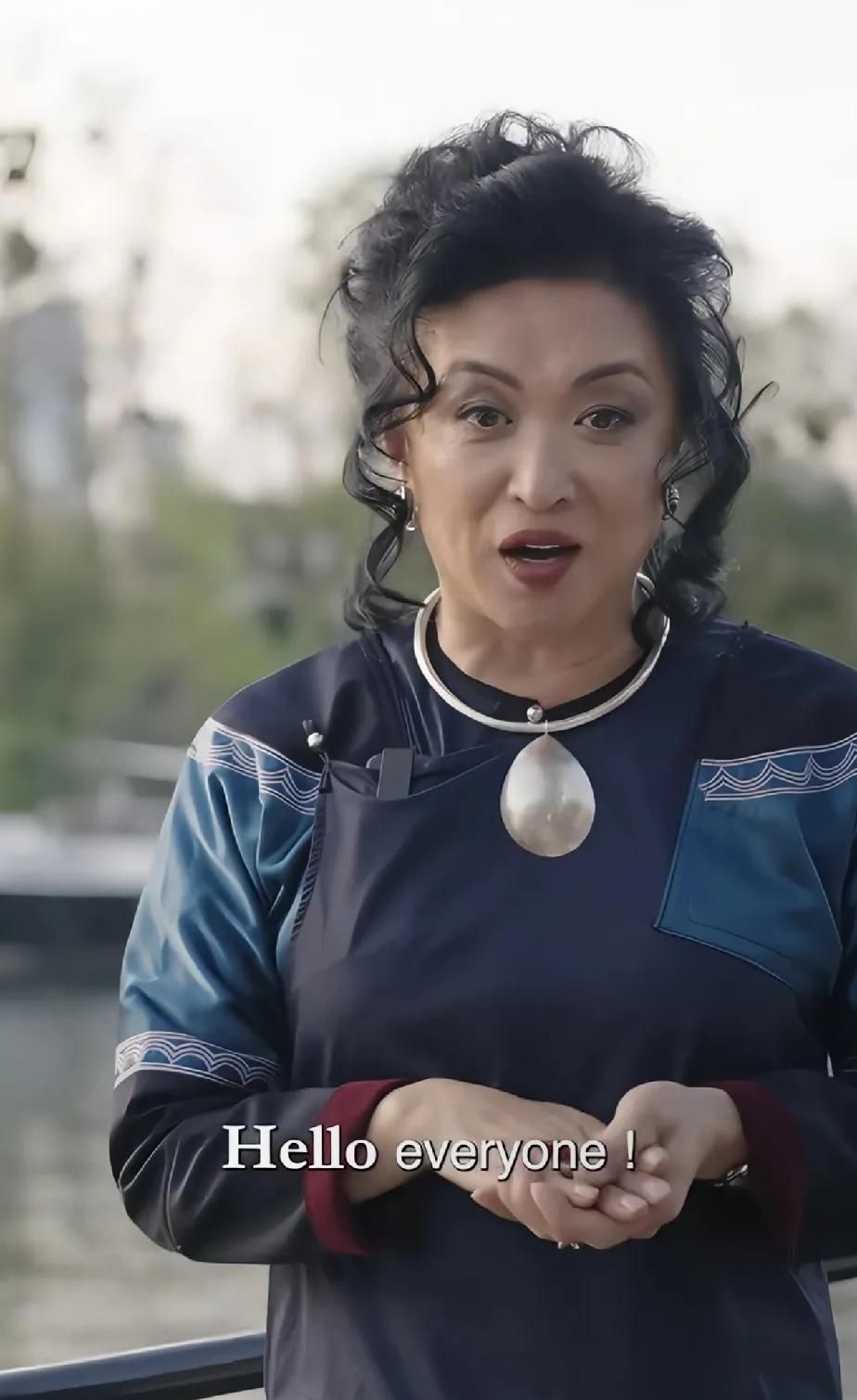这是金星吗？
她的发型很独特，不是我喜欢类型
就像是老巫婆似的，那么难看极了
她