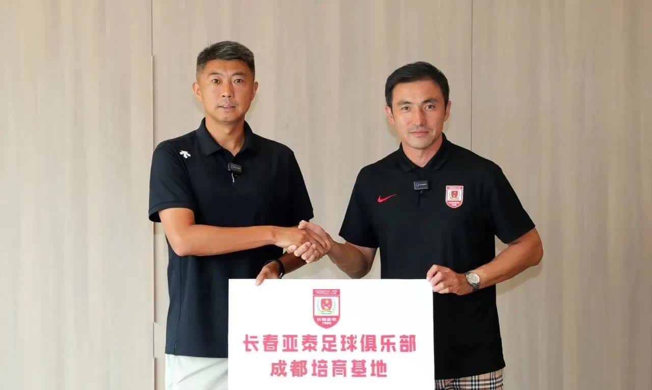 原长春亚泰、成都蓉城球员，成都女婿曹添堡在成都创立了C14青训机构，并与长春签约