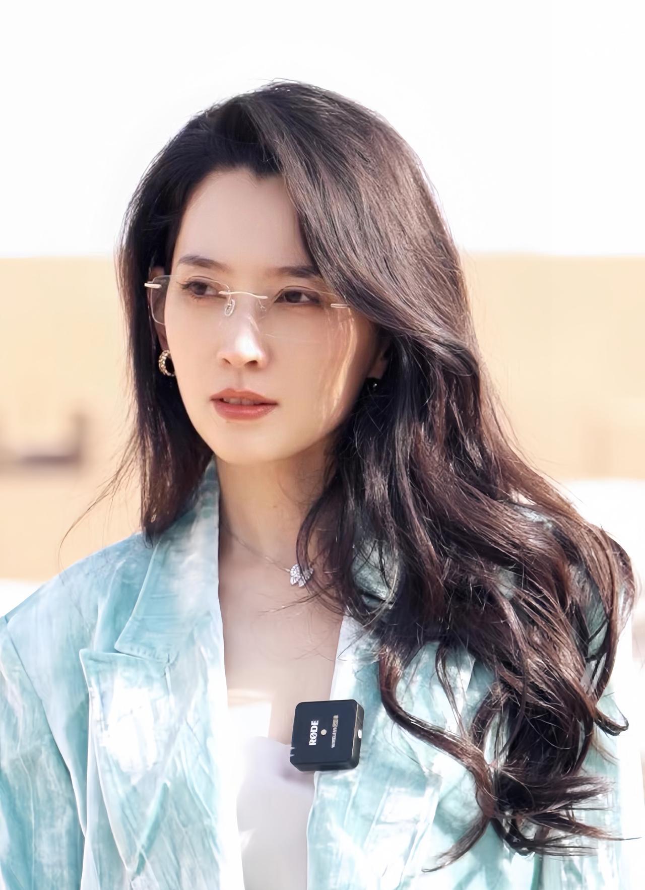 森林北
给汪峰狠狠上了一课
之前他战无不胜，在章子怡和宁静身上用的浪漫招数，在森
