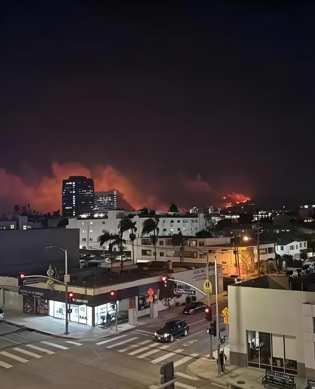 情况突变，伊朗打到了以色列的“七寸”，这一招太毒了。
突发局势反转！经过多轮互轰