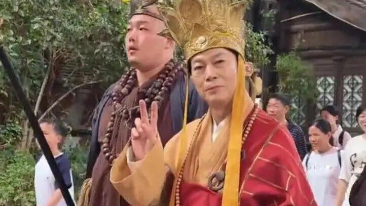 国庆期间，6位香港明星在景区打工当NPC， 62岁江华再就业