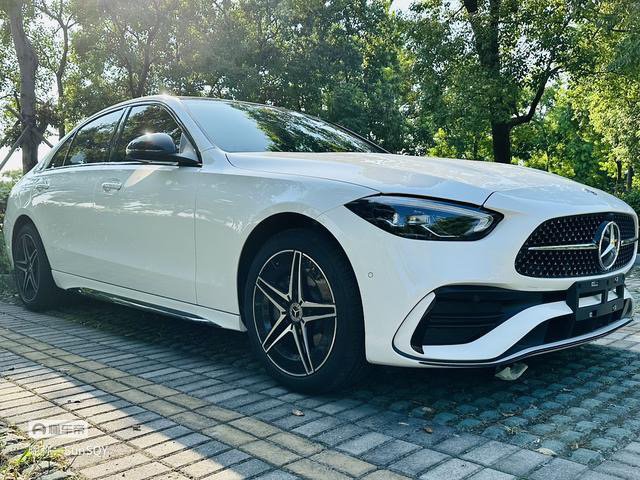 用车感受（新提车车主）
外观：选奔驰C，外观真的是漂亮，至少应该没有谁会说c的外