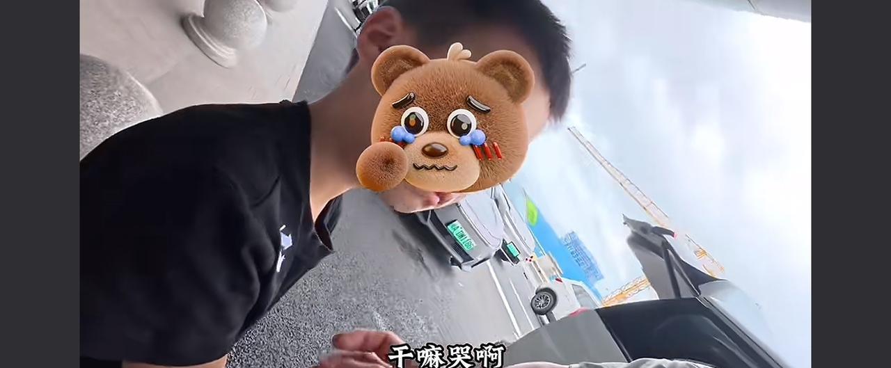 秋妈动不动就会说秋天有多想她多舍不得她，秋爸这次也不惯着她，直接发出来秋天在机场