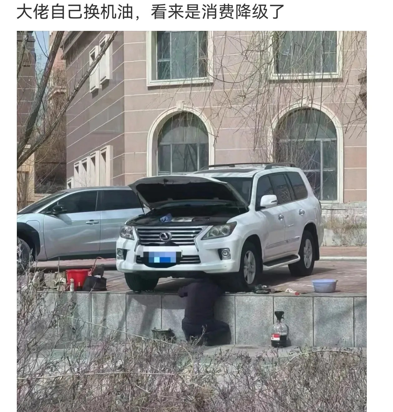 会不会是司机自己动手搞定了4S店的保养项目，省下这笔钱？