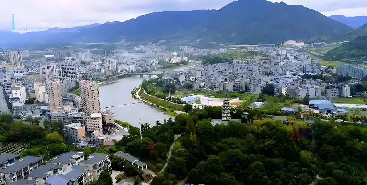 #春日生活打卡季#
松溪县属于福建省南平市。松溪县的历史可以追溯到新石器时代，而