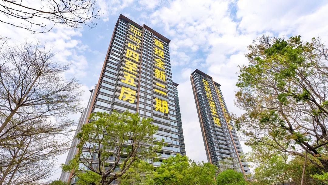 城市中轴新地标！保利灯湖天珺，以巅峰交付重塑城市格局