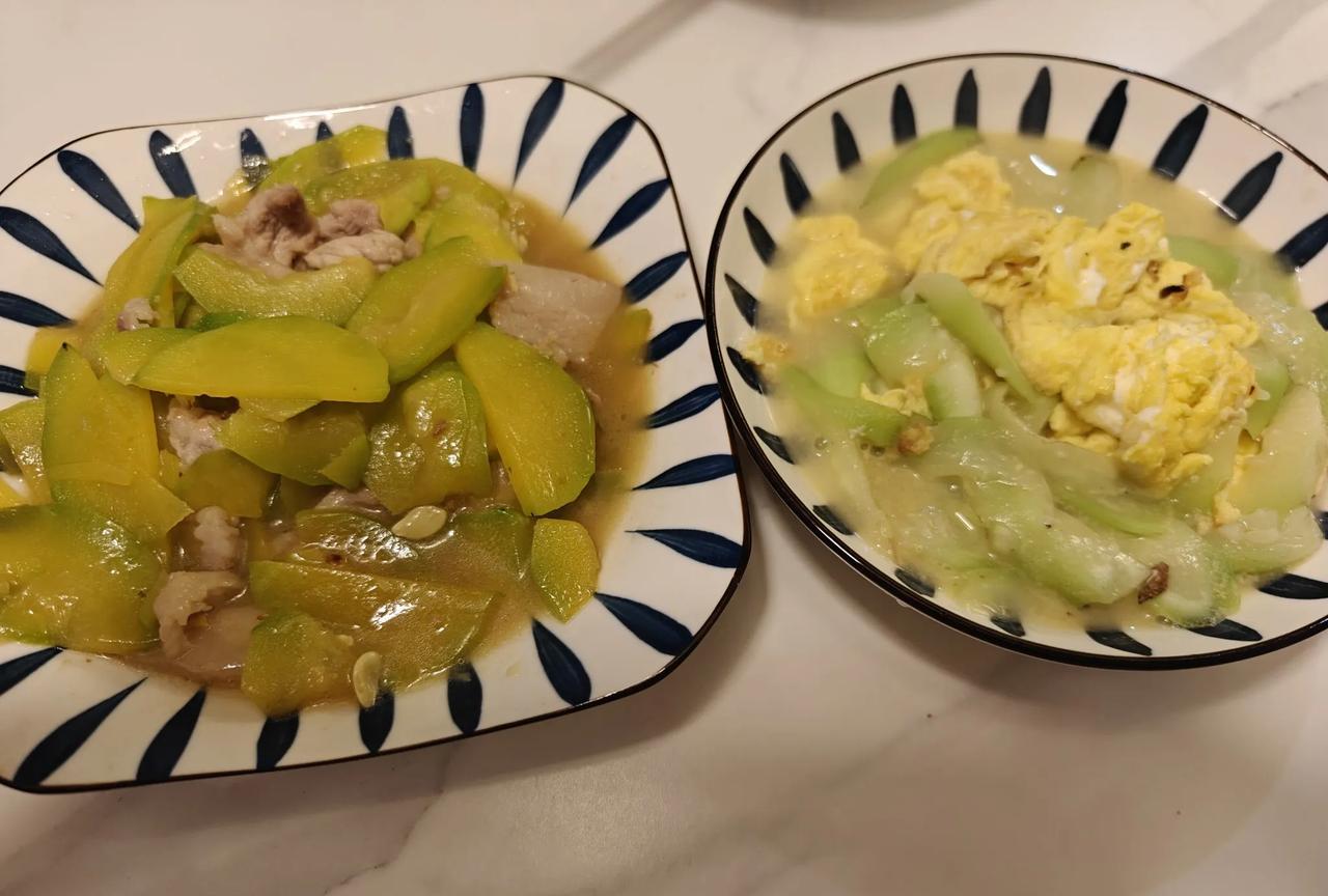 #每天一道家常菜#今天晚餐：南瓜炒肉片+丝瓜炒鸡蛋，简单好吃。