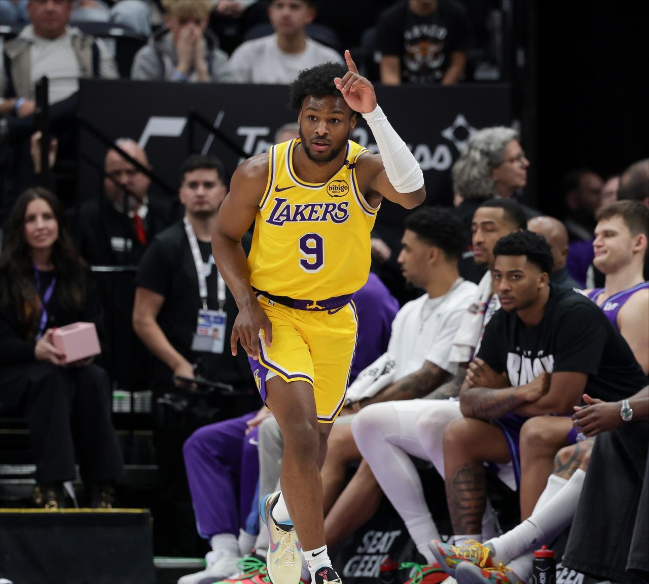 逆天！布朗尼生涯7记三分＞本西蒙斯5记！
本西蒙斯，是2016年的状元，这一年，