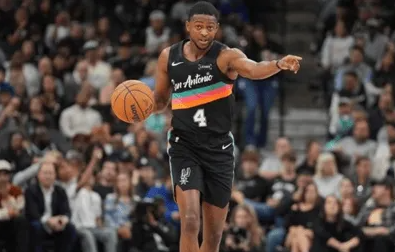 NBA常规赛马刺客场迎战魔术的比赛已经结束。全场战罢，马刺以114-112战胜魔