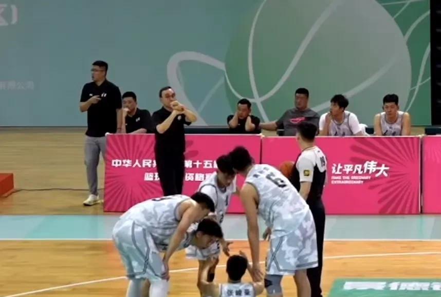 难怪杨鸣信赖外教，他功不可没，
全运会打江西下半场变阵果断，拿下中锋张陈治锋，让