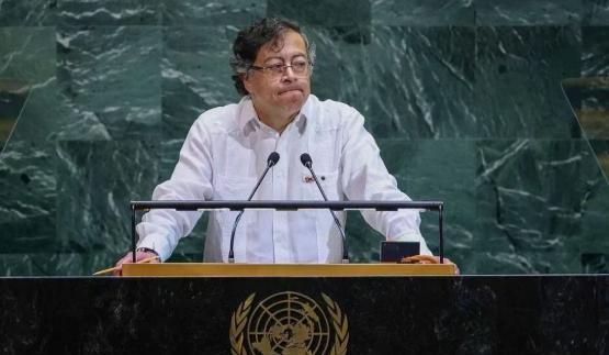 哥伦比亚总统在联合国总部骂美国，骂以色列,然后就被吊销签证了，一国总统尚且如此，