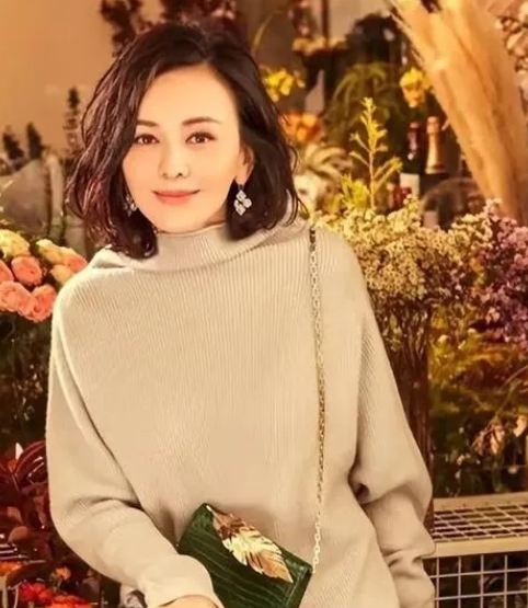 在《姐姐当家》中，她在电话中指责她儿子，但是到了晚上，王琳又打过去质问儿子有没有牵挂她