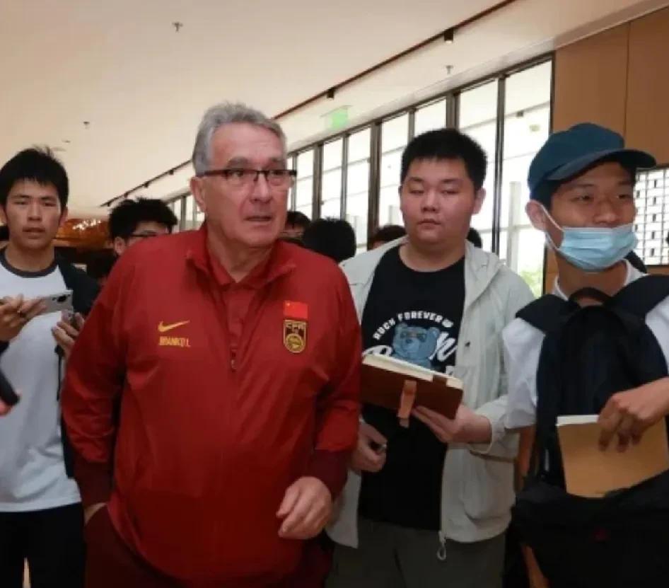 伊万说：对阵印尼将大打攻势足球，那么国足锋线谁能敲开印尼队球门？
       