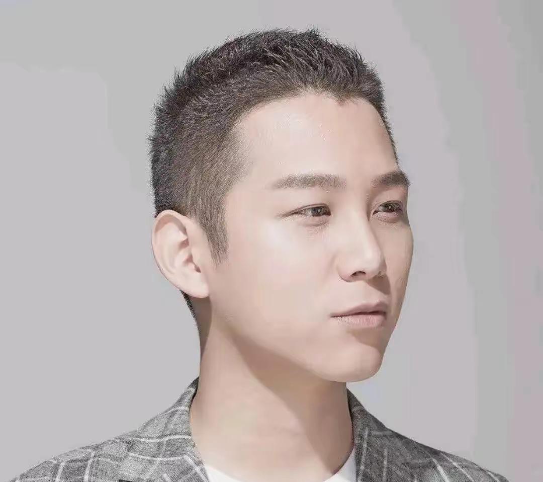 一个编剧，旗下600多家公司，这本来就不正常。注册600多家公司，到底想干嘛？正
