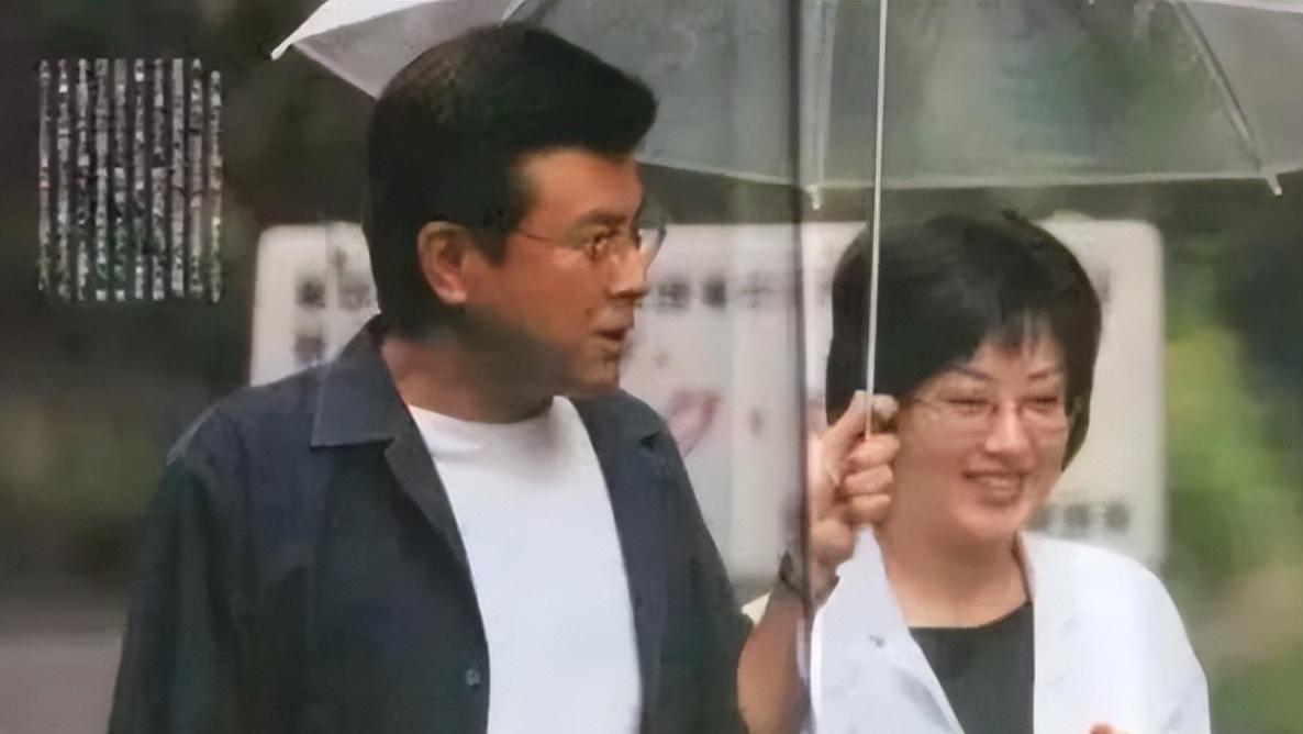 被唱衰44年的女强男弱婚姻，成了娱乐圈最狠打脸样本
