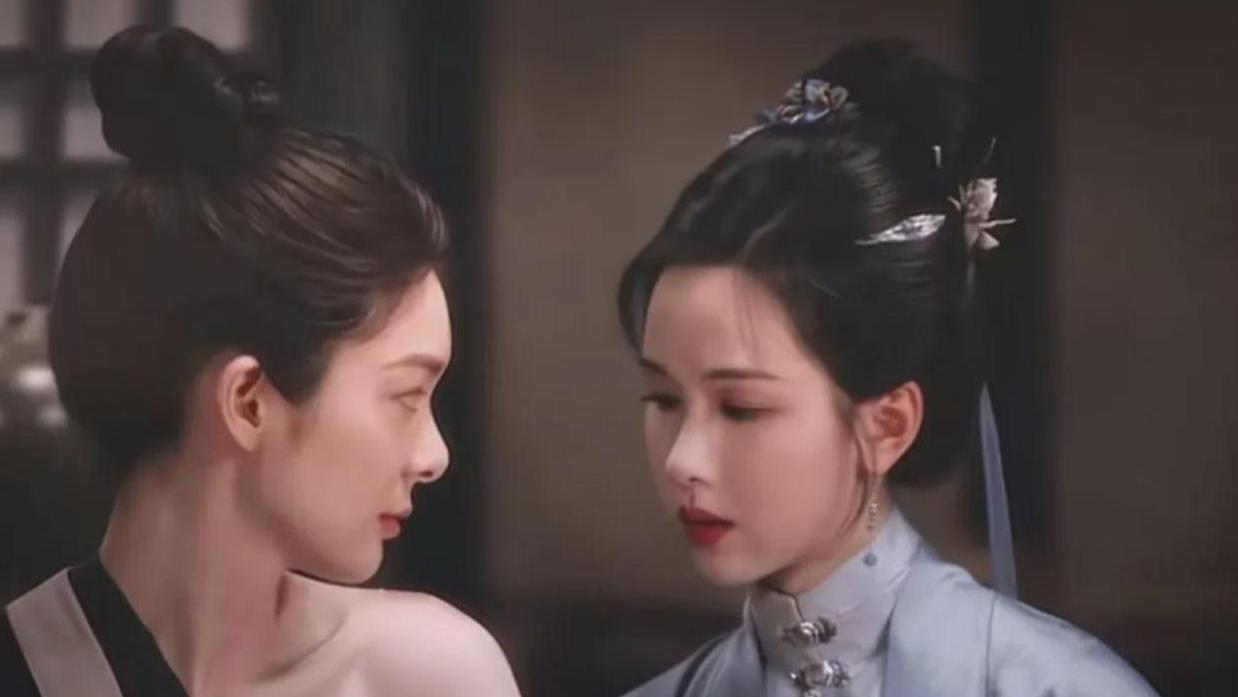 雁回时：同样是给陈都灵撑伞，为何男主让人火大，女二让人嗑上？