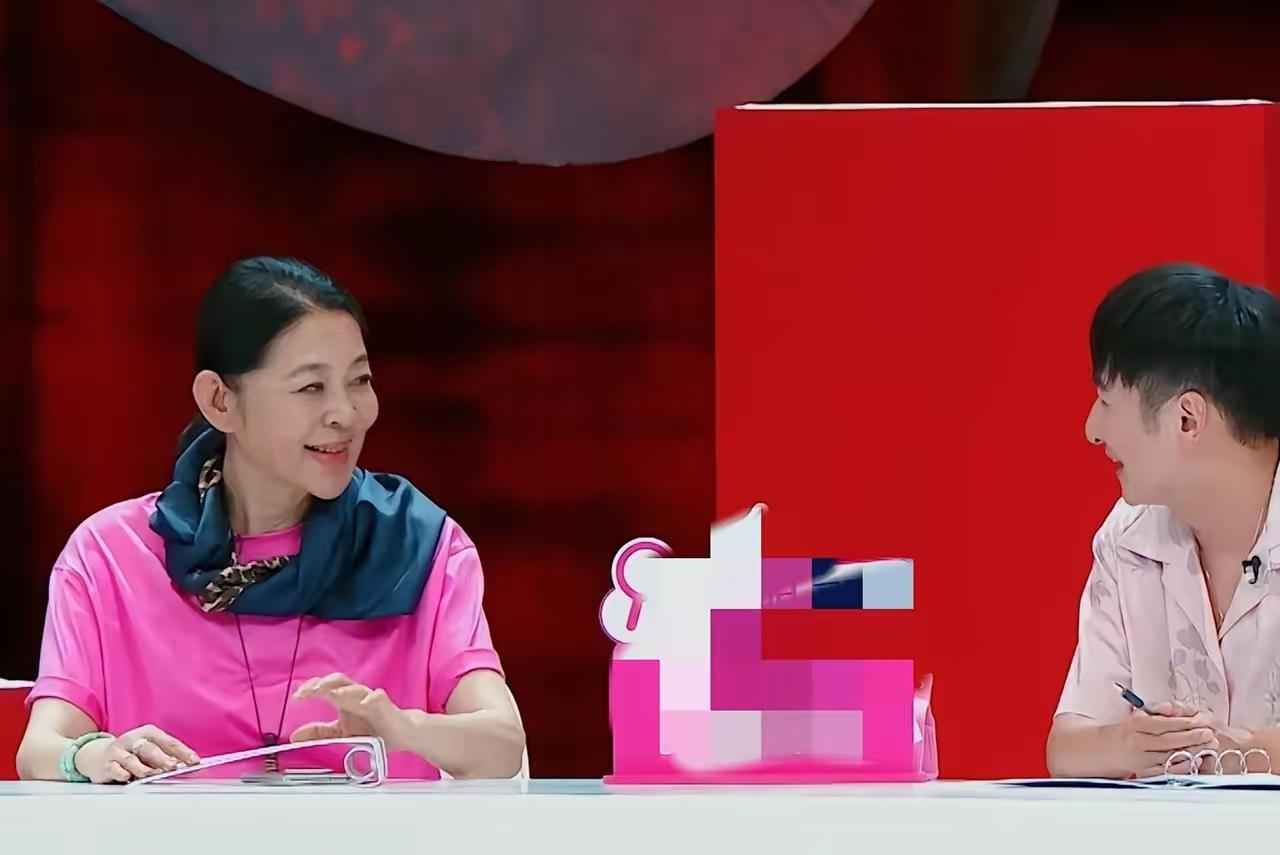 李维嘉一句话道破他的现状！
在综艺节目里，李维嘉说自己是家族里的长孙，倪萍震惊的