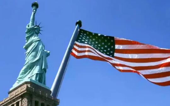 美国政府时隔七年再次停摆关门，特朗普的领导能力让人无言以对，美国的制度劣势暴露无遗…