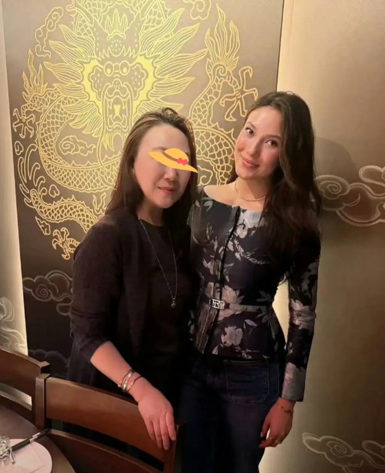 21岁 谷爱凌这是怎么啦？
看着好显老
在国内21岁正值青春年华
颜值最好的时候
