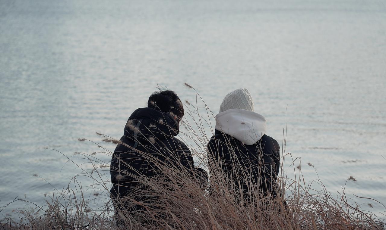 罗素在《论婚姻与道德》中写道：
“使婚姻保持快乐并实现目标的那种爱，并不是浪漫的