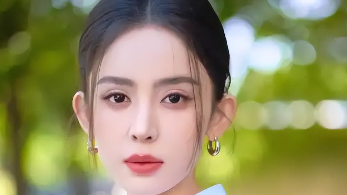 以为恋情曝光？原来是娜扎机场遇粉丝求婚回应：好啊，亲和力拉满
