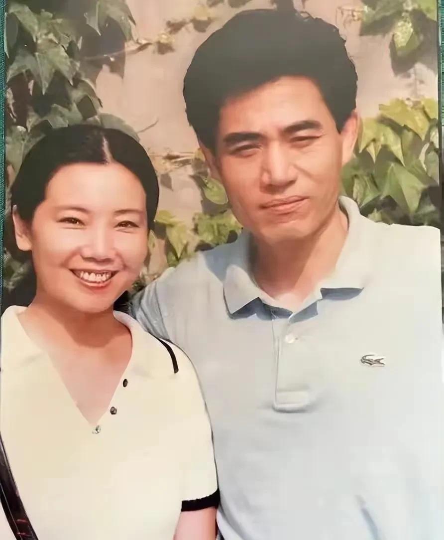 陈宝国在一次飞天奖，颁奖上高调表白妻孑。感谢我的妻子，这么多年一直跟我风雨同舟，
