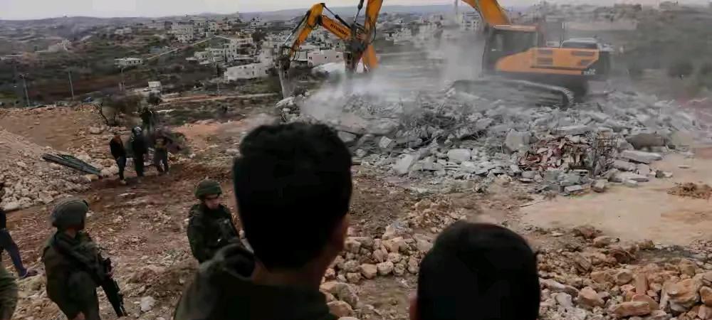 地球上最大的流氓以色列，一边要全面占领巴勒斯坦人的家园加沙城，另一边工程机械正紧