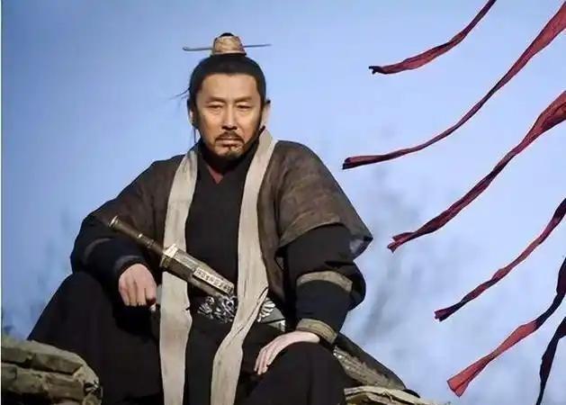 七律：英雄不问出处
英雄莫问出身低，富贵贫寒志不移。
泗水亭前翻白浪，阴陵道上展