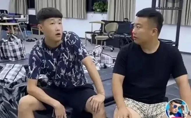 张二嫂罕见发飙点名陶大帅开专场！扬言站桌子上俯视所有网红，辛巴也不惧怕。
   