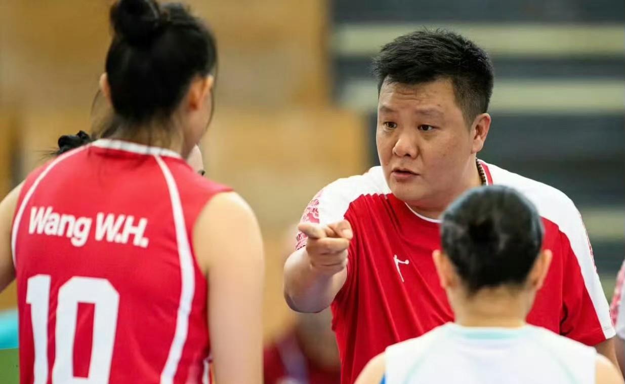 中国女排怎么连台北都打不过了啊？大学生运动会虽然我们没有派主力上，但是这些队员都