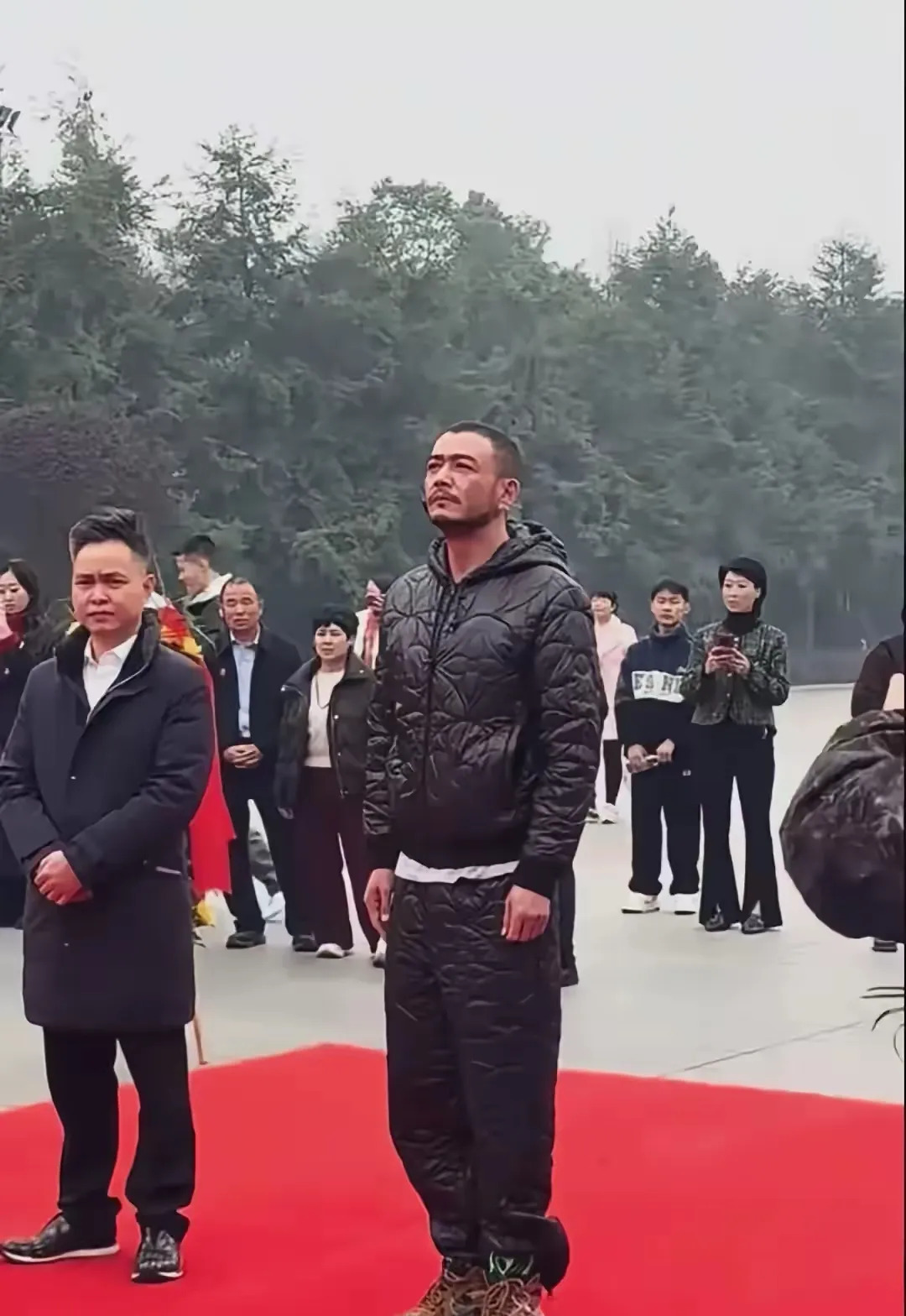 满脸胡须的帅气演员

















什么？满脸胡须还能帅？我读