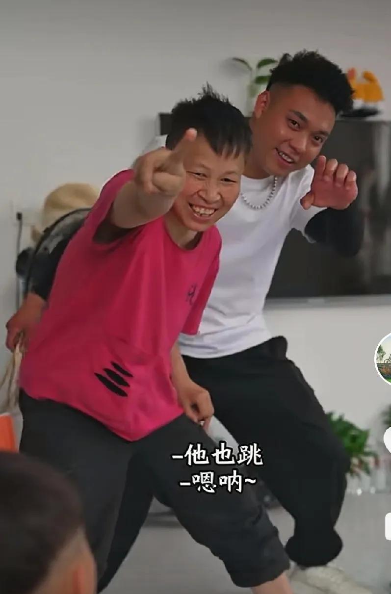 亮哥拍宁宁和梦秋一家，也是受尽了委屈和屈辱…
亮哥也是真的能忍，出于对周敏的佩服